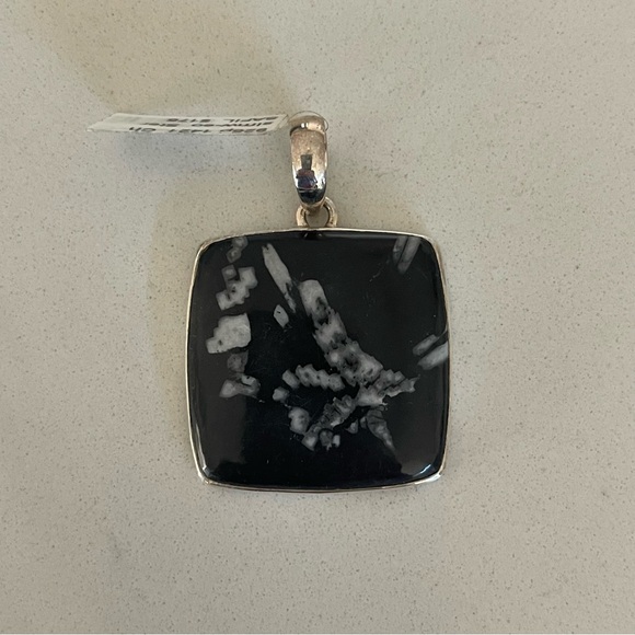 Unisex One of A Kind Chrysanthemum stone Pendant. - Picture 2 of 9